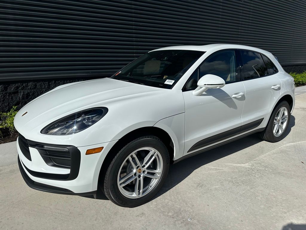 2025 Porsche Macan  3