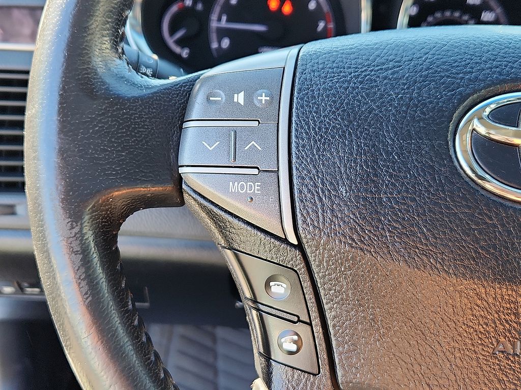 Thumbnail: 2012 Toyota Avalon - 21