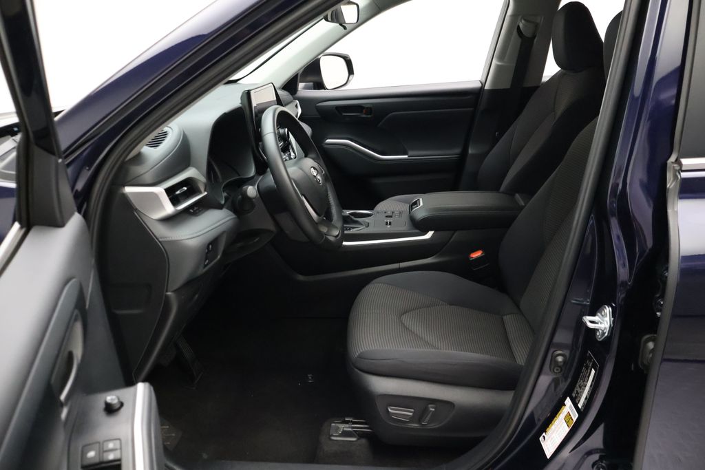 Thumbnail: 2025 Toyota Highlander - 14