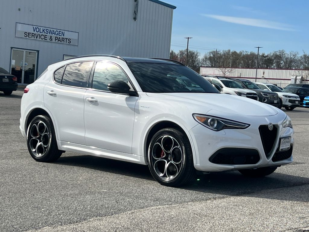2023 Alfa Romeo Stelvio Veloce AWD