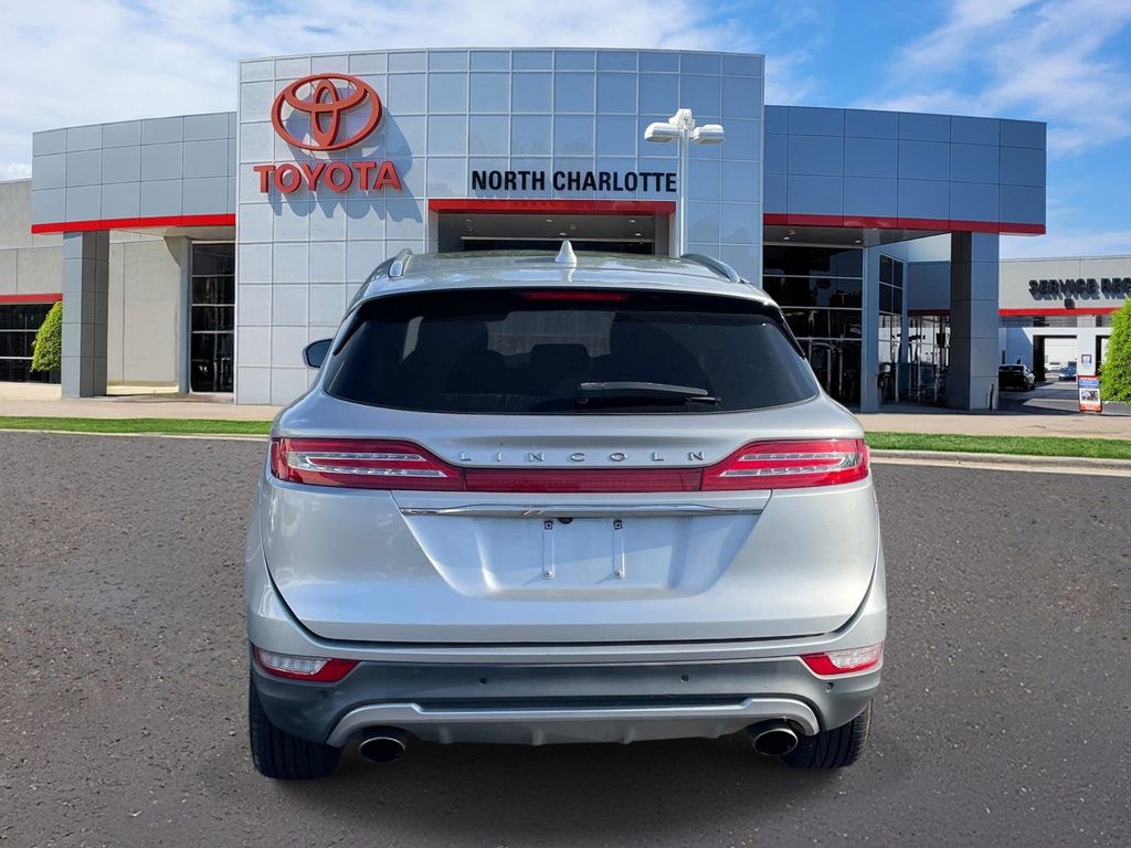 Used 2019 Silver Lincoln Reserve image 5