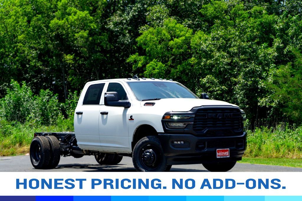 Bright White Clearcoat 2026 RAM 3500 Chassis Pickup Truck Four-Wheel Drive 8-Speed Automatic