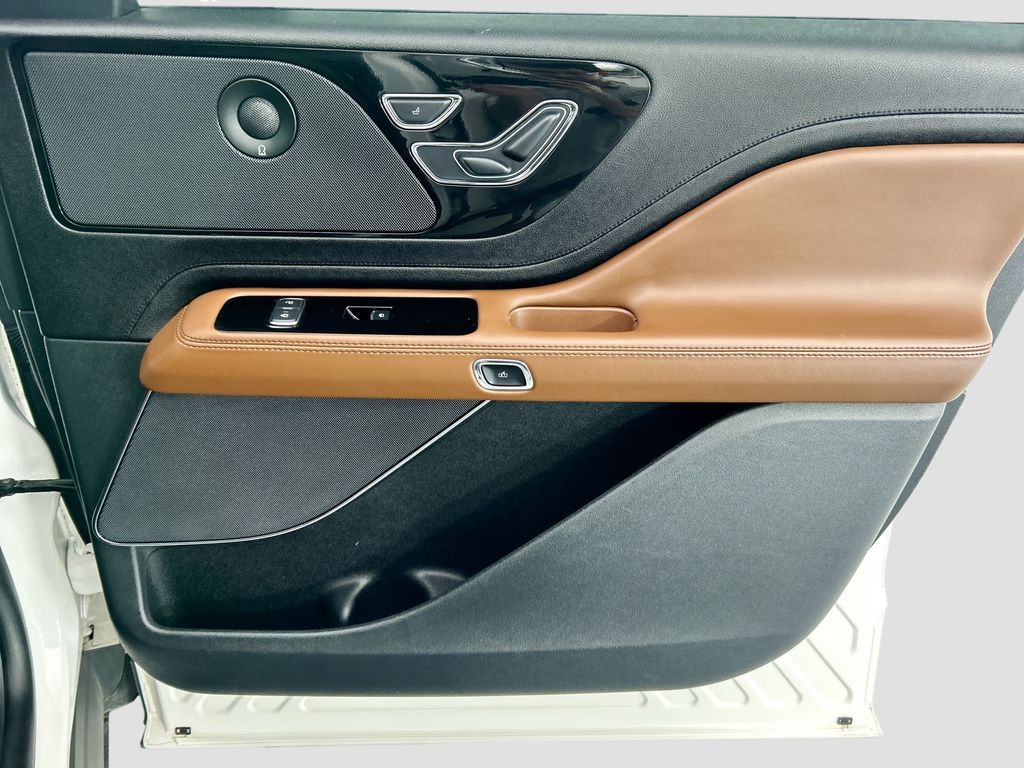 Thumbnail: 2023 Lincoln Aviator - 24