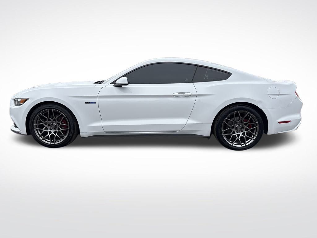 2017 Oxford White Ford Mustang V6 RWD Coupe