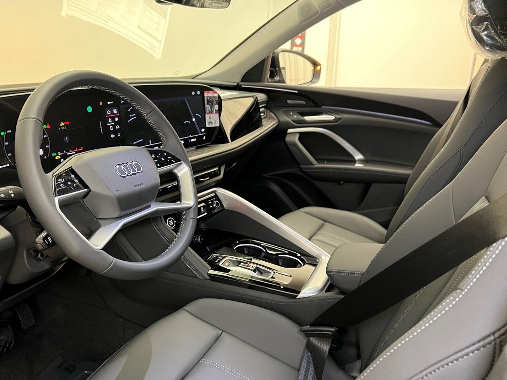 Thumbnail: 2025 Audi Q5 - 27