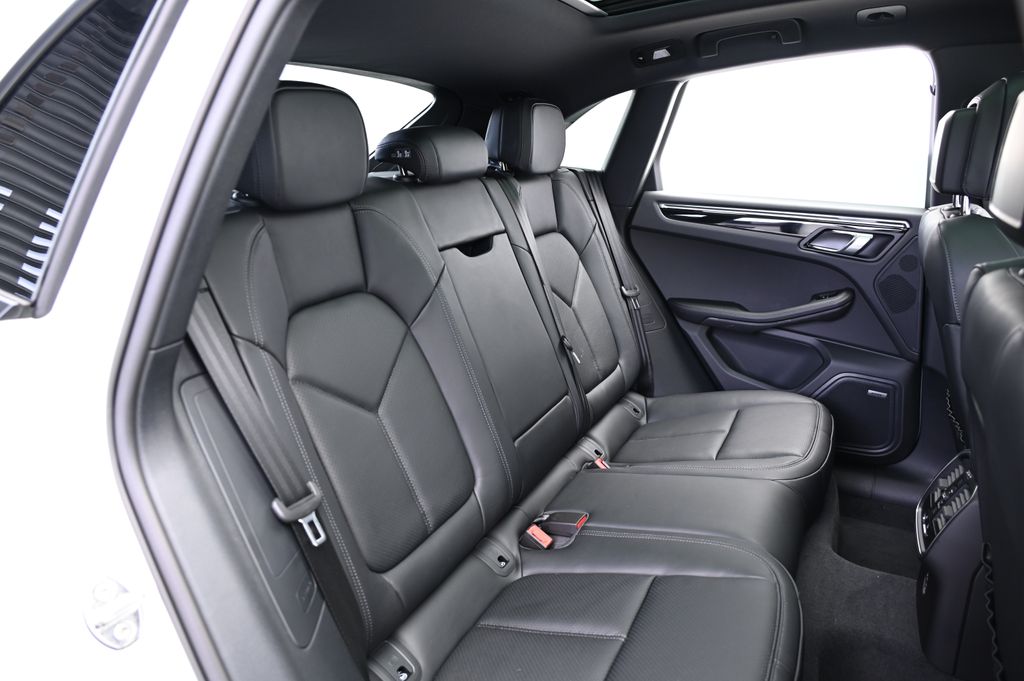 Thumbnail: 2024 Porsche Macan - 25