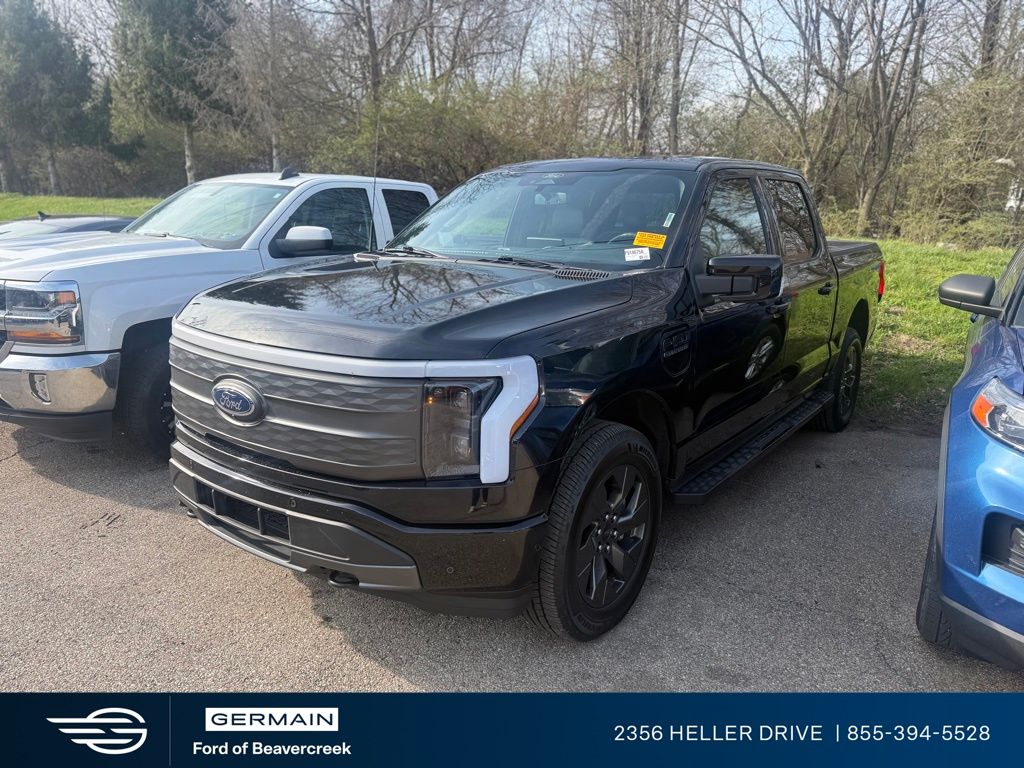 Ford F-150 Lightning Lariat SuperCrew AWD