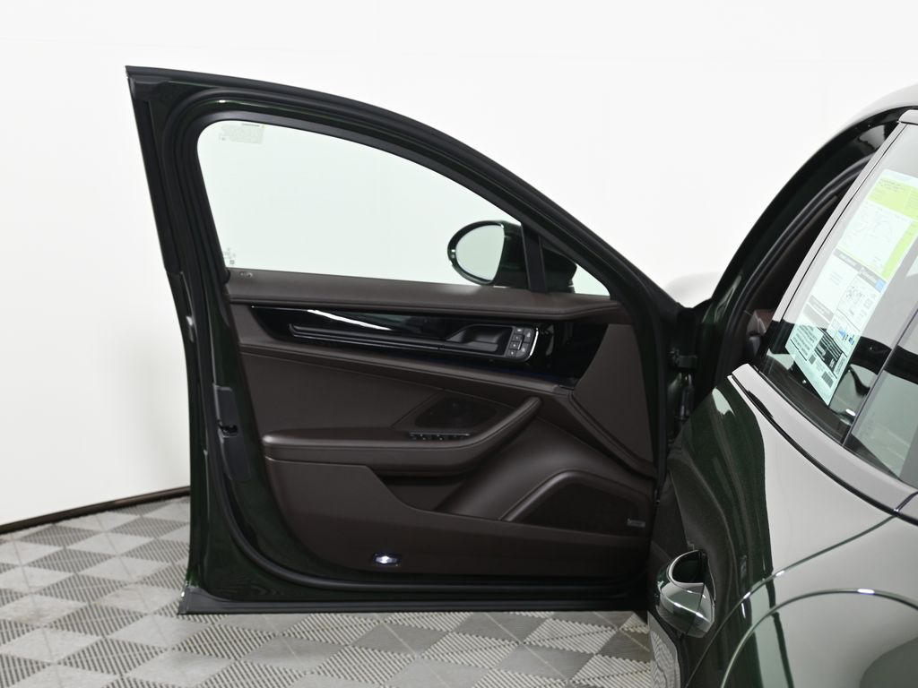 Thumbnail: 2026 Porsche Panamera - 31