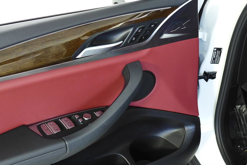 Thumbnail: 2022 BMW X4 - 12