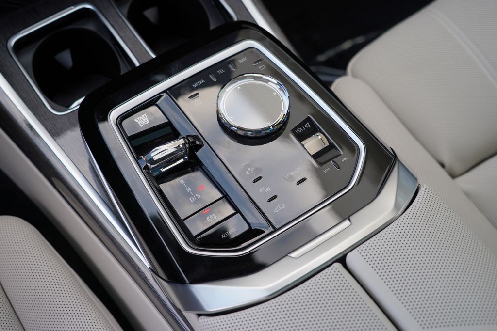 Thumbnail: 2026 BMW 7 Series - 18