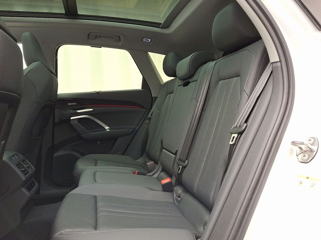 Thumbnail: 2025 Audi Q5 - 6