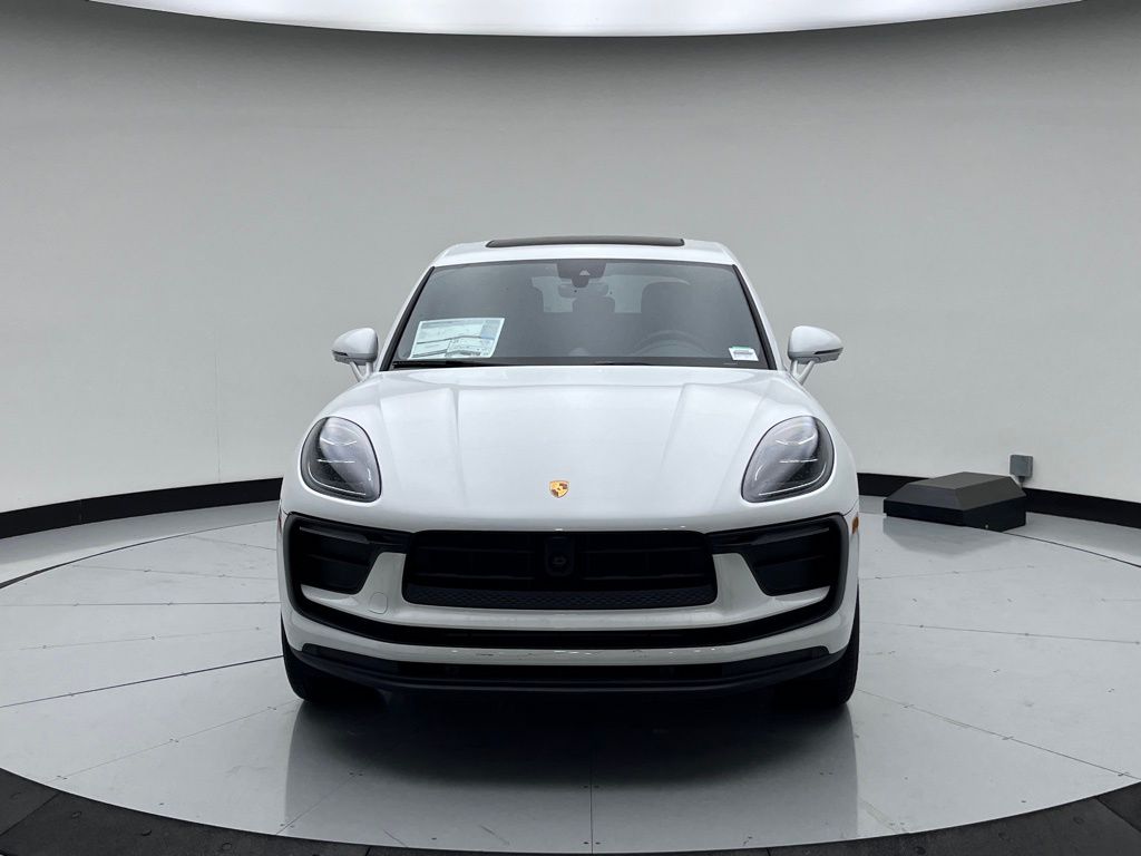 2025 Porsche Macan  6