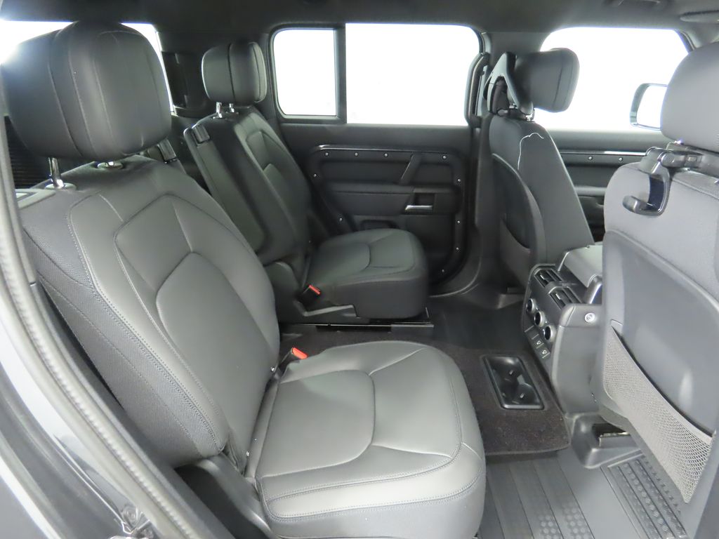 2025 Land Rover Defender 130 24