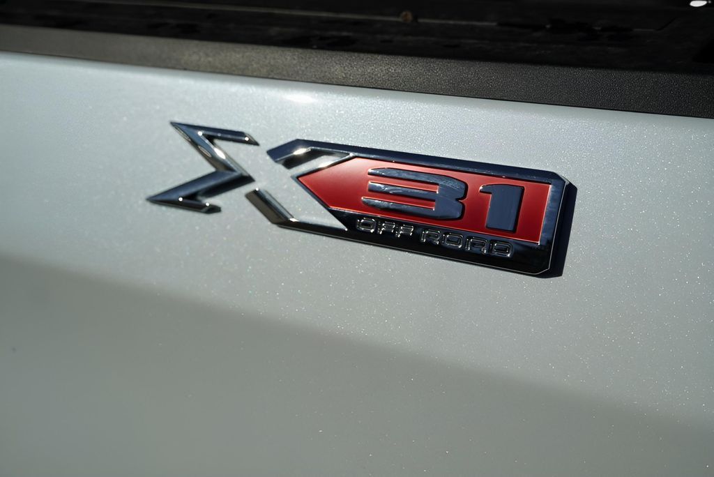 New 2026 White GMC SLT image 9