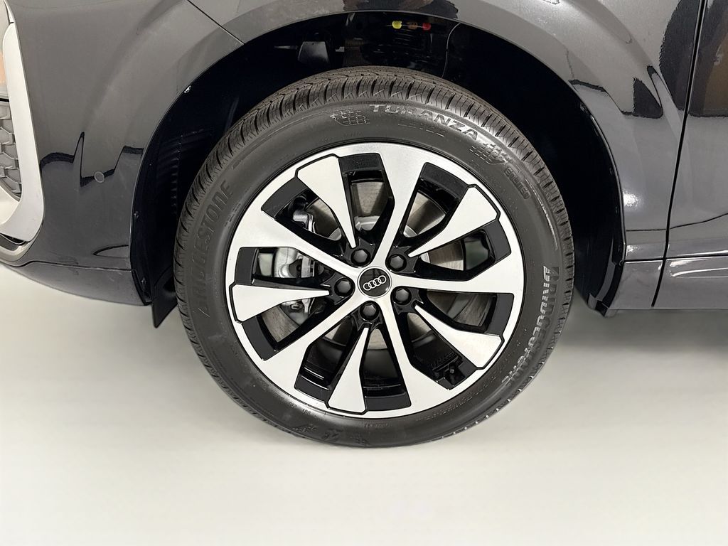Thumbnail: 2026 Audi Q3 - 32