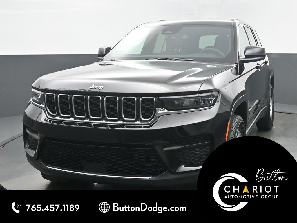 Diamond Black Crystal Pearlcoat 2024 Jeep Grand Cherokee Laredo 4WD SUV / Crossover Four-Wheel Drive 8-Speed Automatic