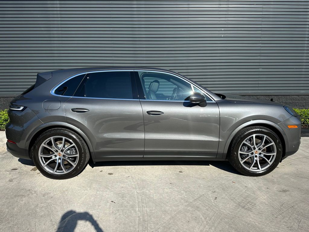 Thumbnail: 2025 Porsche Cayenne - 10