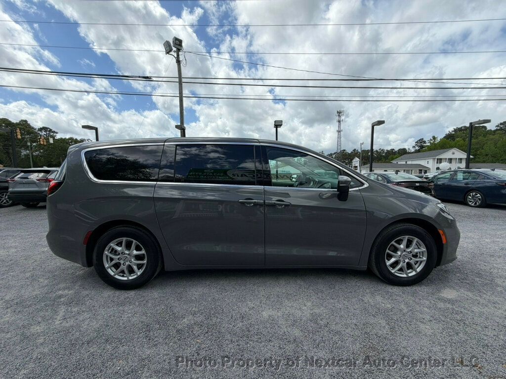 View vehicle photo 6