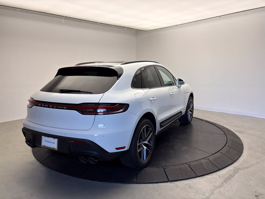Thumbnail: 2026 Porsche Macan - 7