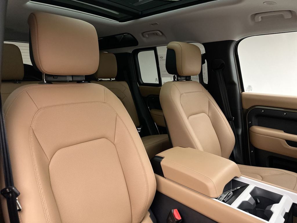Thumbnail: 2025 Land Rover Defender - 18