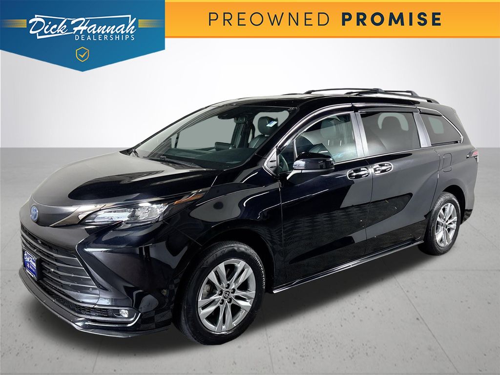 2023 Toyota Sienna Woodland Edition
