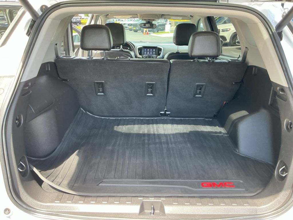 Used 2022 Silver GMC SLT image 17