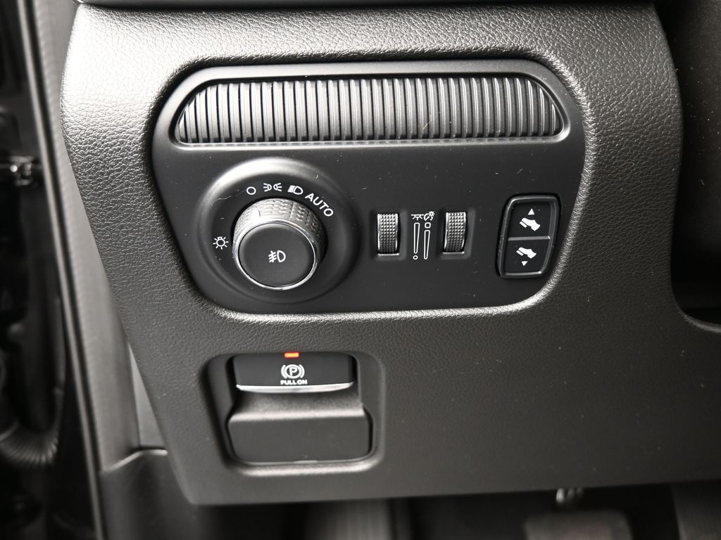 Used 2024 Diamond Black Crystal Pearlcoat Jeep Base image 35