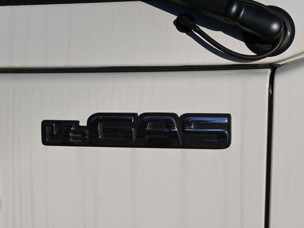 2024 Isuzu NPR HD 