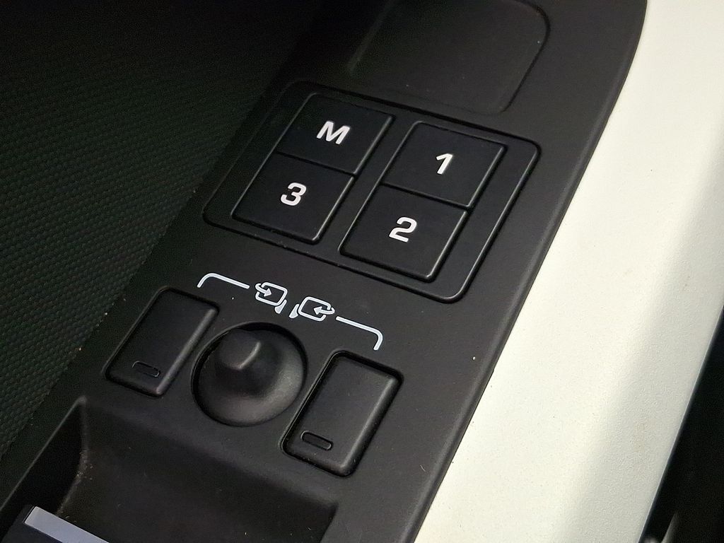 Thumbnail: 2023 Land Rover Defender - 28