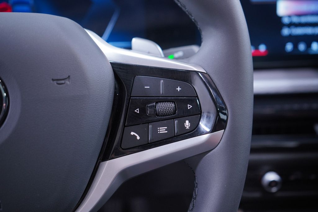 Thumbnail: 2025 BMW 3 Series - 21