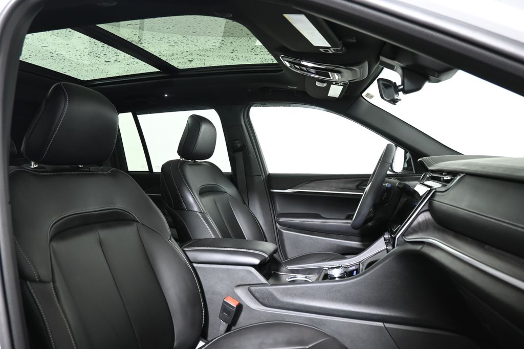 Thumbnail: 2025 Jeep Grand Cherokee - 28