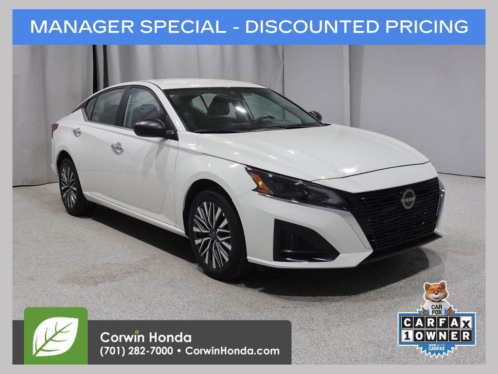 Glacier White 2025 Nissan Altima Sedan All-Wheel Drive Continuously Variable Transmission