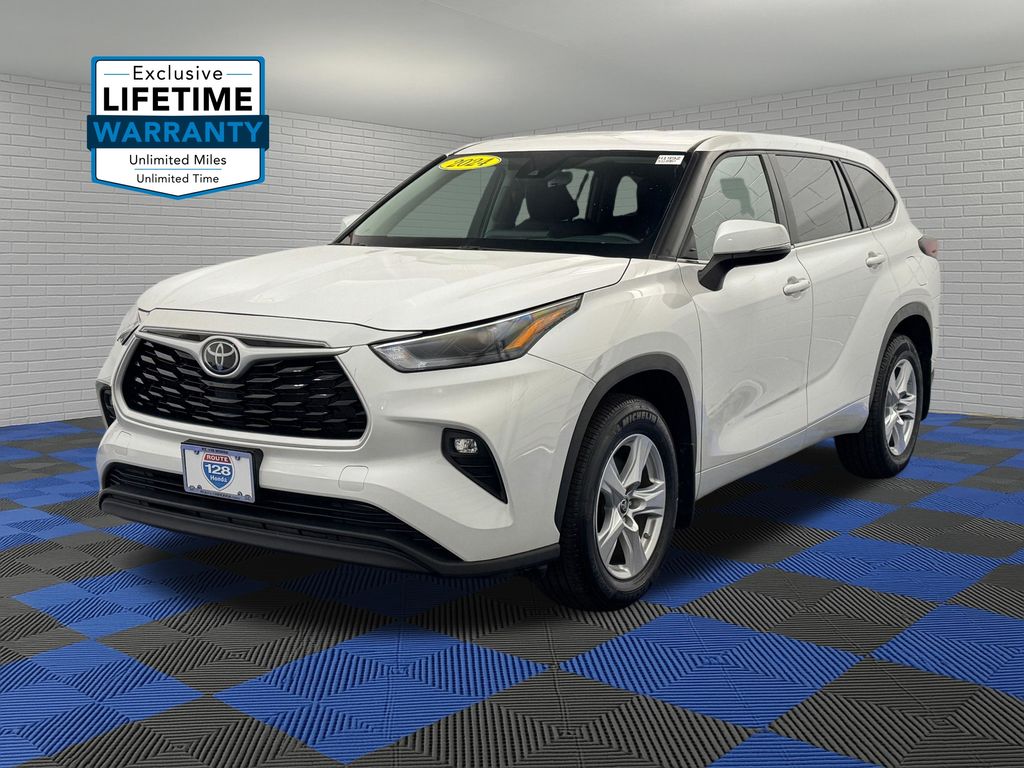 White (Wind Chill Pearl) 2024 Toyota Highlander SUV / Crossover All-Wheel Drive 8-Speed Automatic