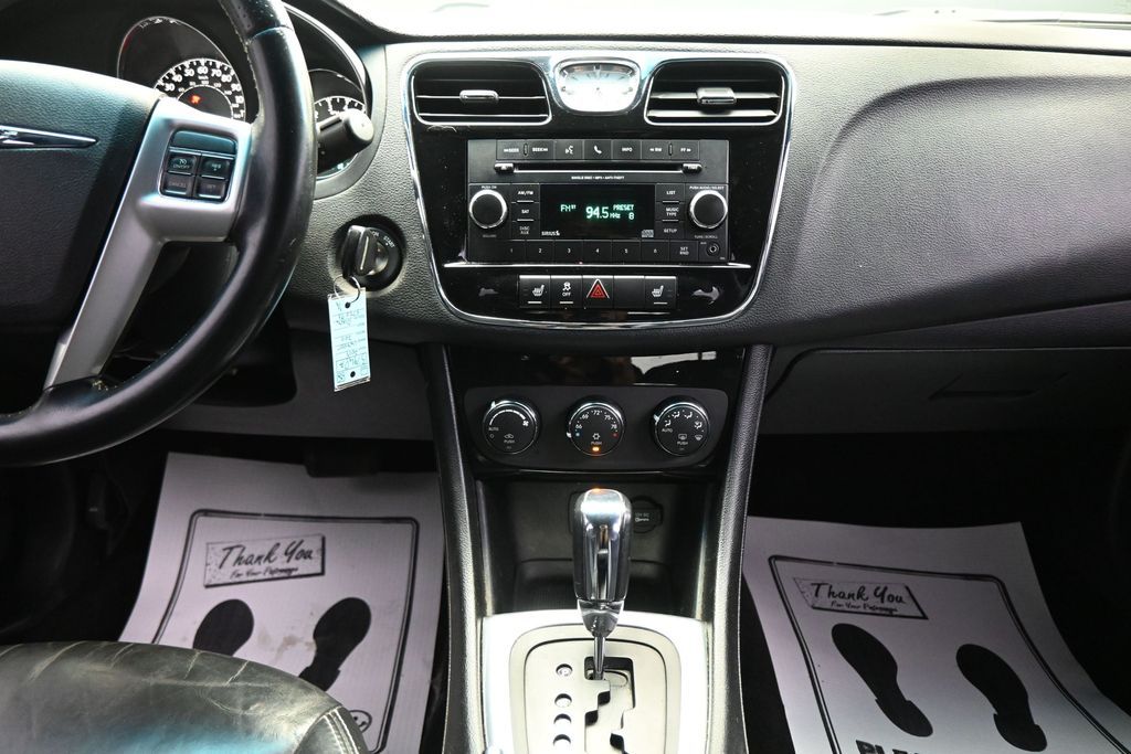 2013 Chrysler 200 Limited - Photo 16