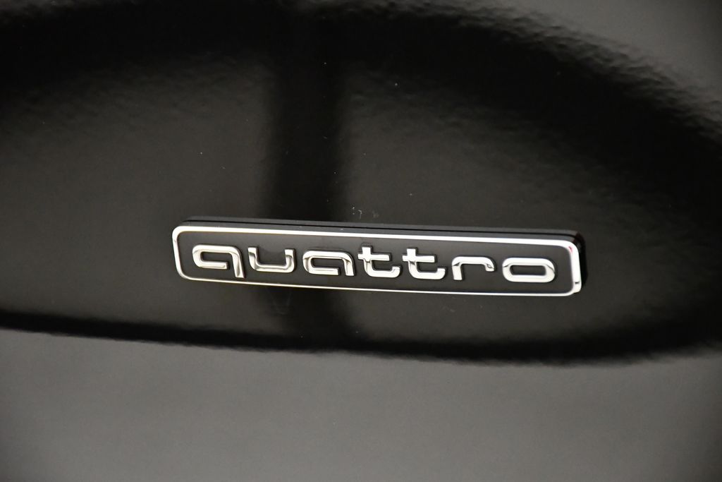 Thumbnail: 2025 Audi Q6 e-tron - 10