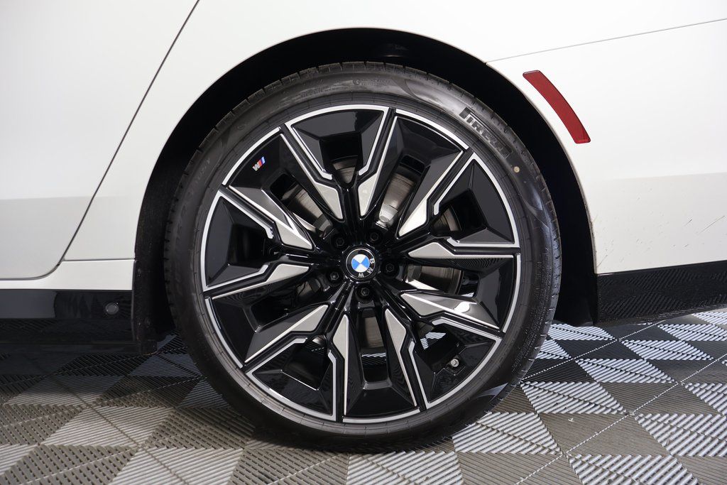 Thumbnail: 2026 BMW i7 - 10