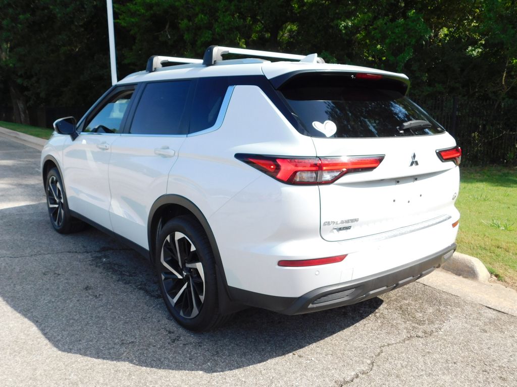 Thumbnail: 2022 Mitsubishi Outlander - 3