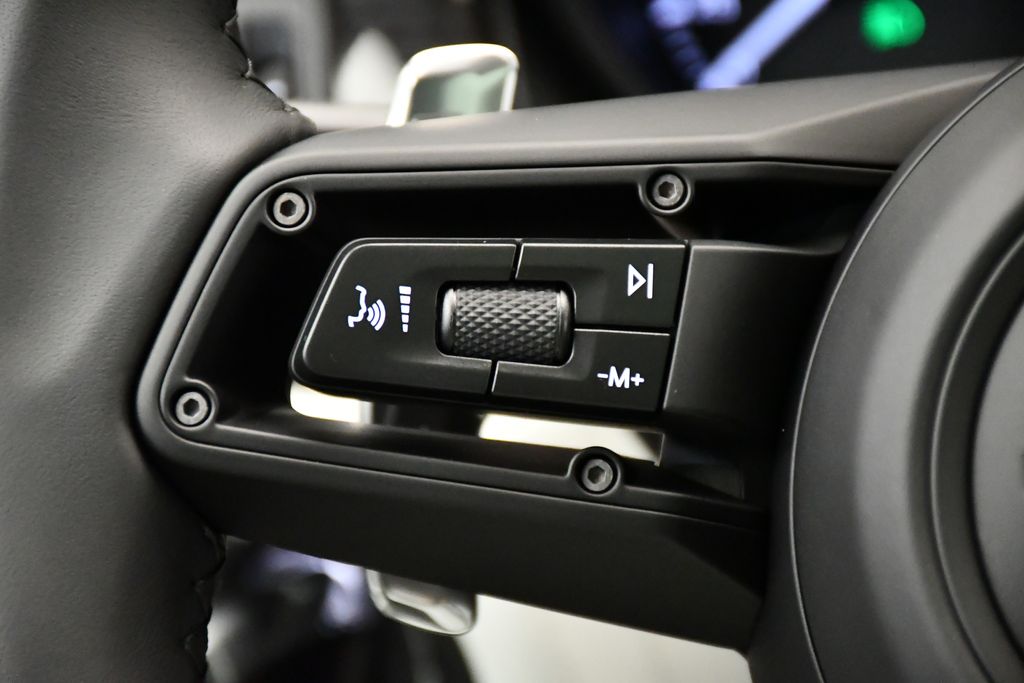 Thumbnail: 2026 Porsche Macan - 28