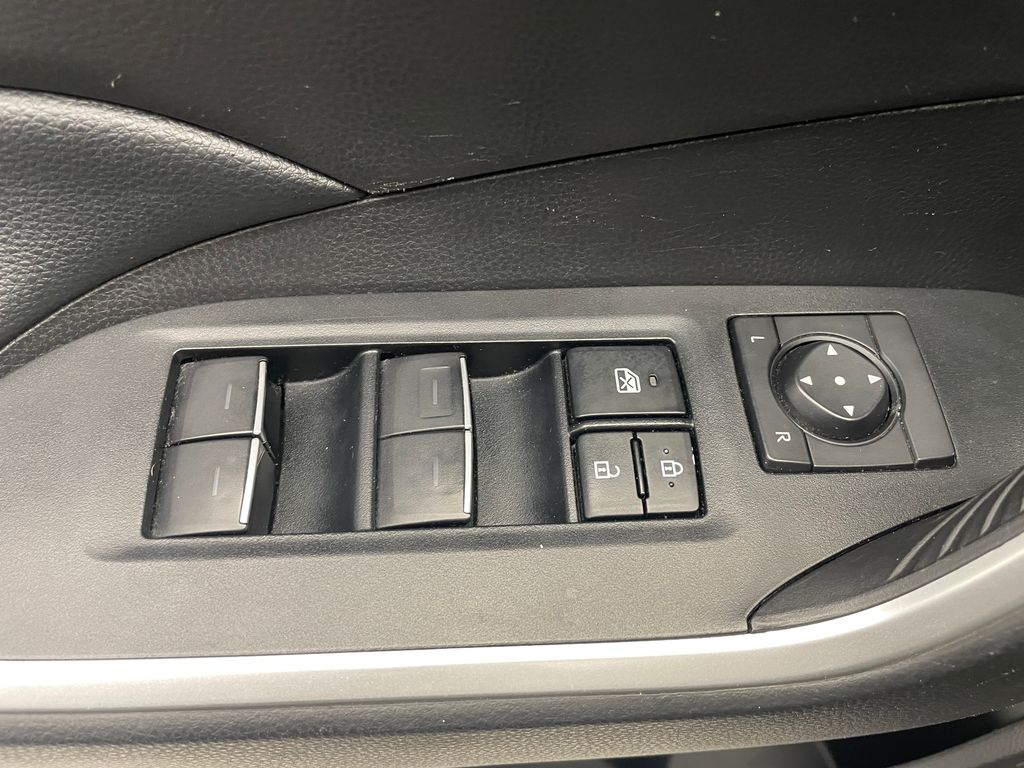 2022 Toyota RAV4 XLE 9