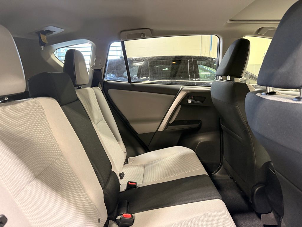 Thumbnail: 2018 Toyota RAV4 - 27