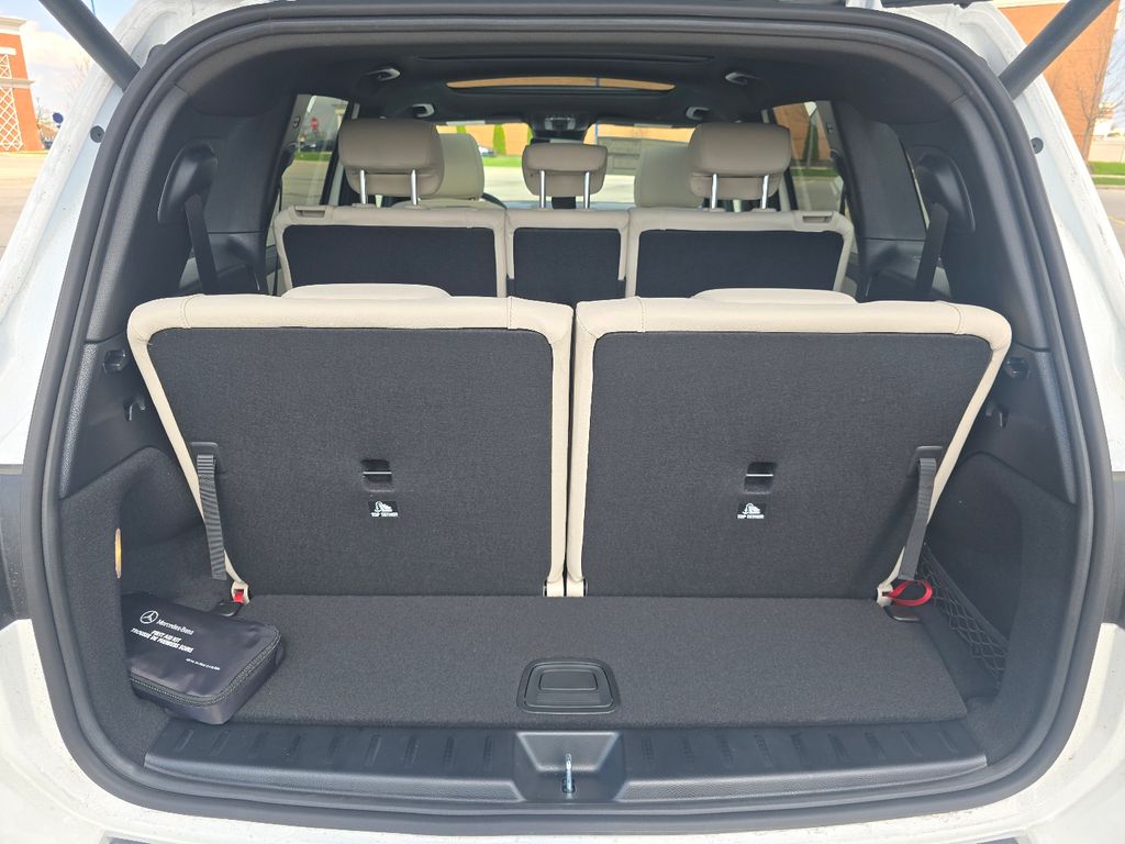 New 2026 White Mercedes-Benz GLB 250 image 18