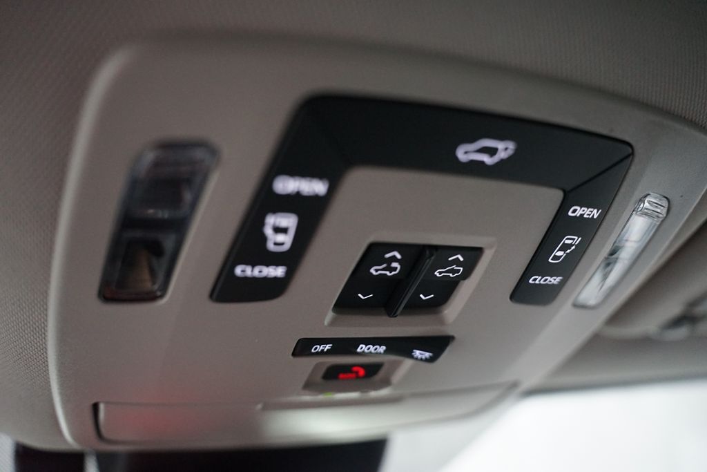 Thumbnail: 2025 Toyota Sienna - 27