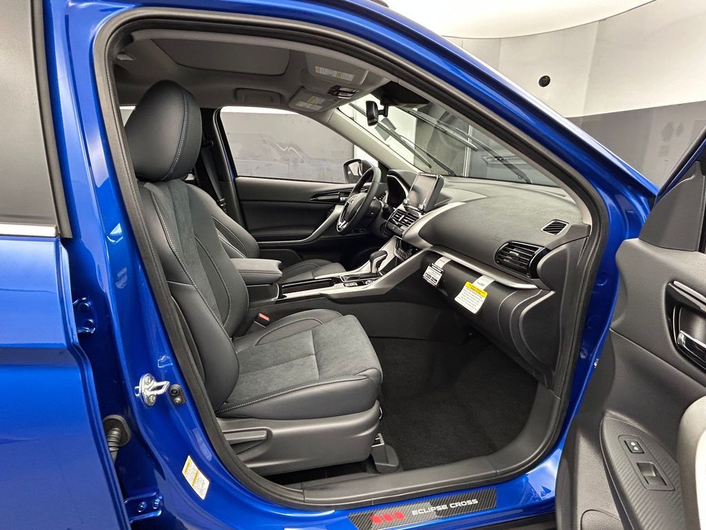 New 2026 Blue Metallic Mitsubishi SE image 14