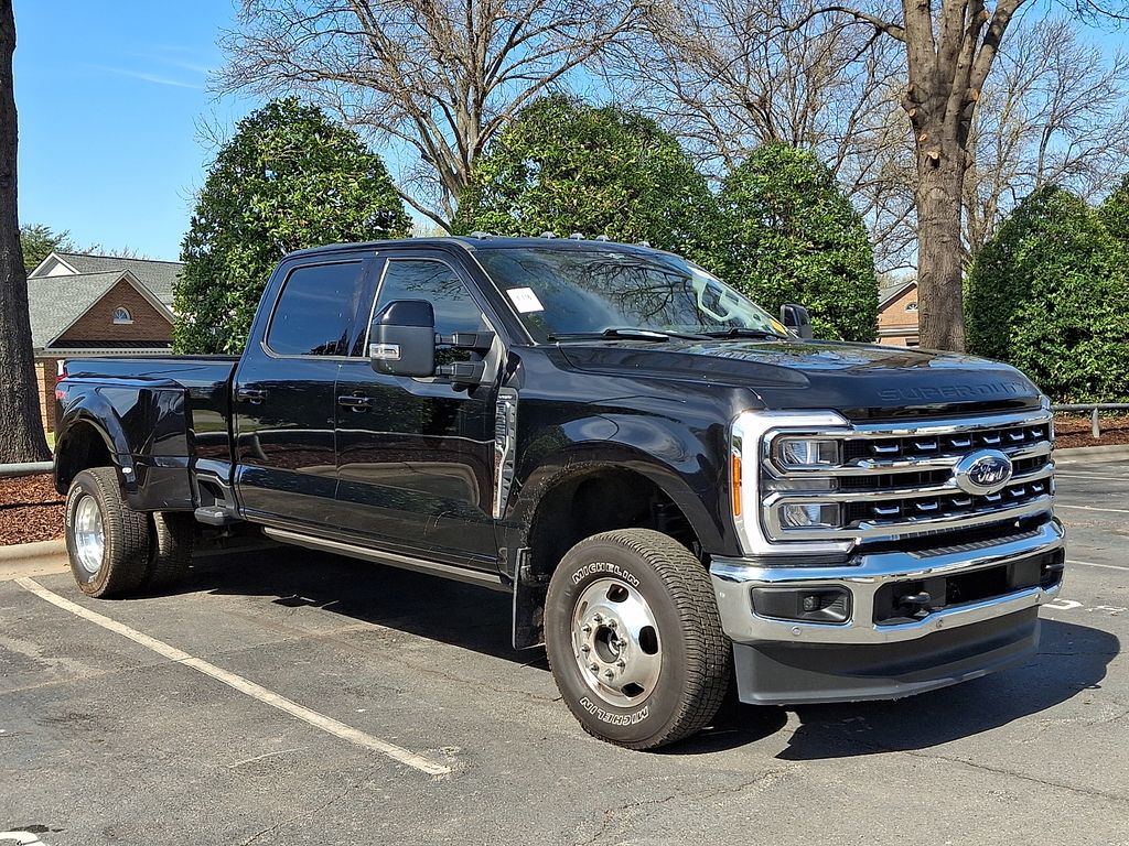 2023 Ford F-350 Super Duty Lariat Crew Cab LB DRW 4WD