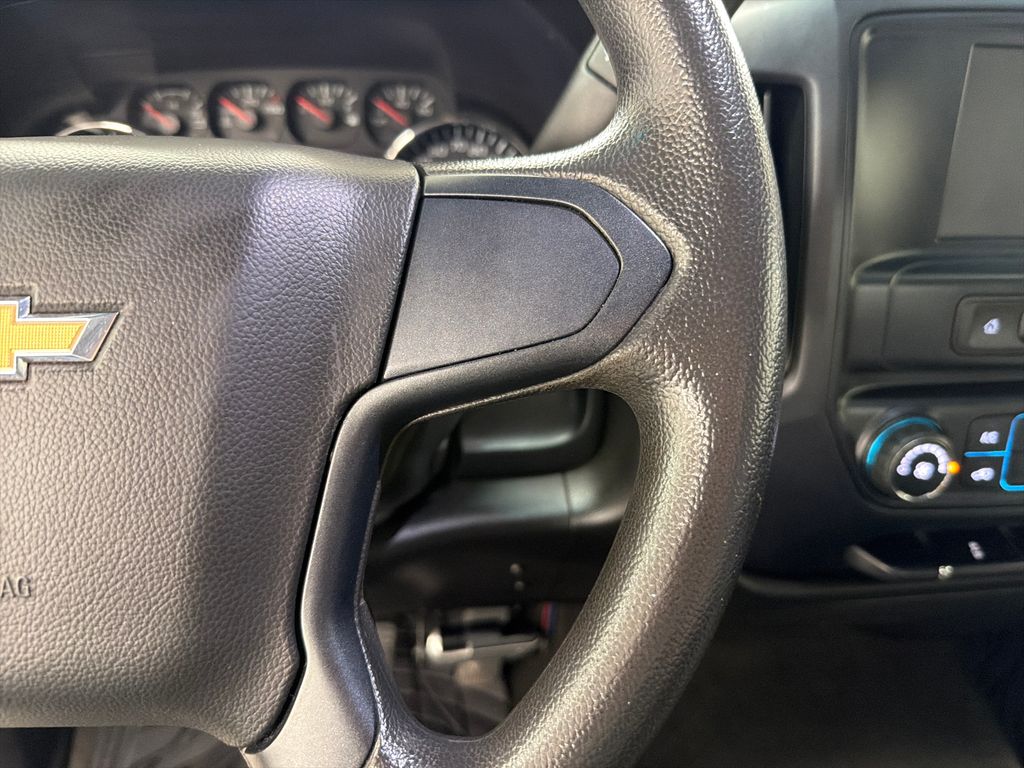 Used 2018 Silver Chevrolet Custom image 19