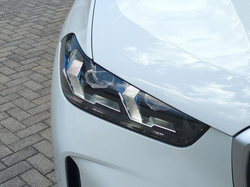 New 2026 White BMW sDrive40i image 10