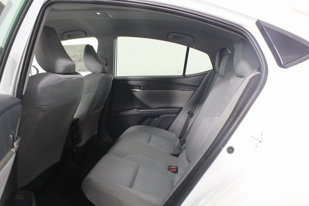 2025 Toyota Camry LE 6