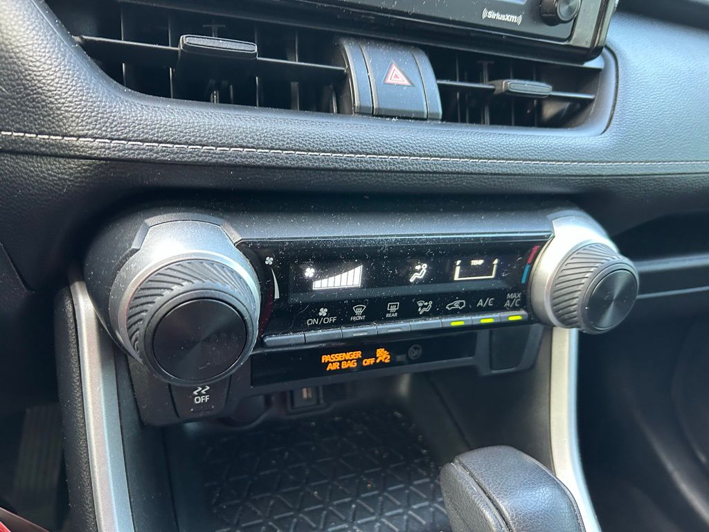 Thumbnail: 2020 Toyota RAV4 - 25