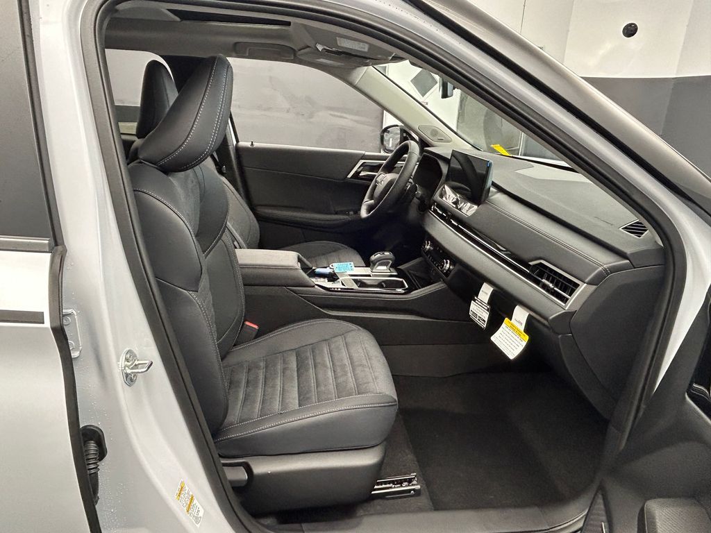 New 2026 White / Black Mitsubishi Trail Edition image 43