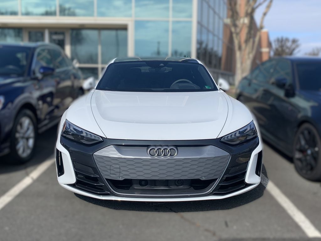 Thumbnail: 2022 Audi e-tron GT - 2